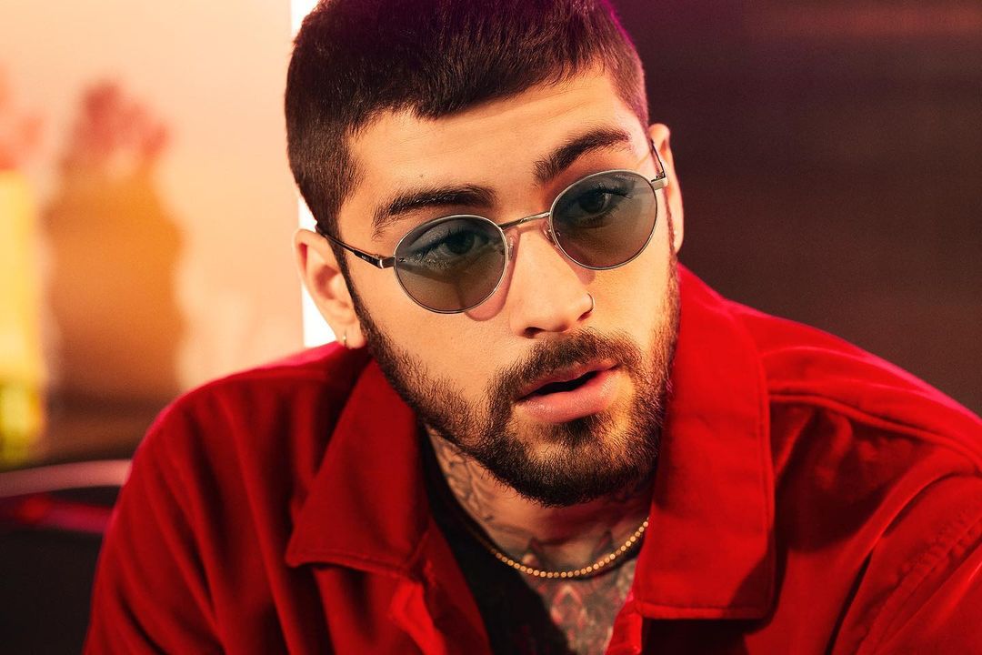 ZMupdvtes's tweet photo. 📸 | Zayn via Instagram!
"It’s almost gone! Don’t miss out on getting my new @arnette exclusive - a few pieces left 🕶 #ZAYNxARNETTE " https://t.co/1D8dzM7uCl
