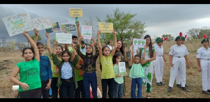 HimanshiChouh15's tweet photo. TREE PLANTATION AT DUMNA NATURE PARK 🌳 
"PLANT A TREE AND PLANT
HOPE FOR FUTURE".

@staloysiusjbp
@staloysiuscoll1 
@marymrons 
@savedumna
@NehaVerma2210 https://t.co/AQqqVFpbka