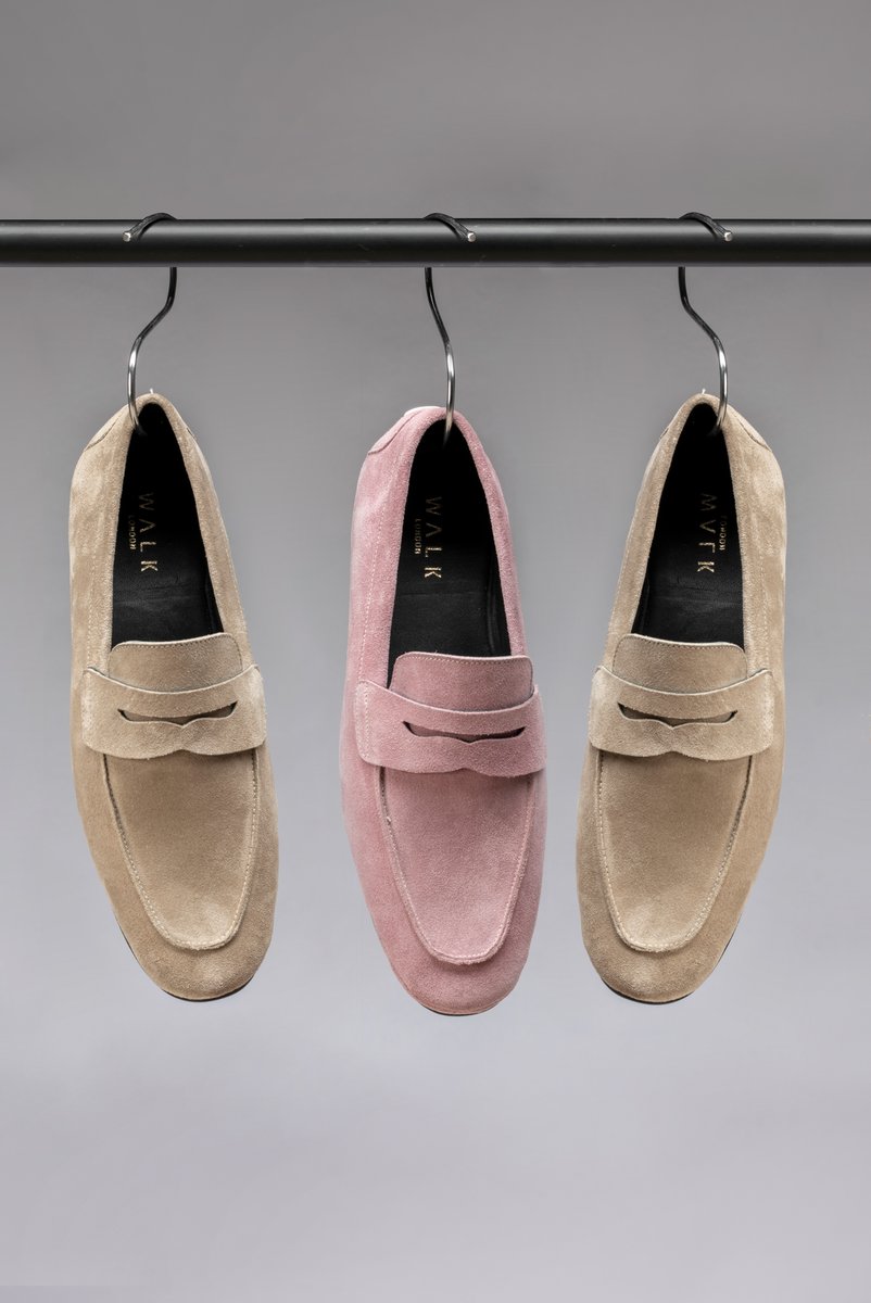 WalkLondonShoes's tweet photo. Hang in there, the weekend is almost here.
#WalkLondon #suedeloafers #Monaco #Friday #fridayfeeling #langinthere #weekend https://t.co/EEiP9MYQWR