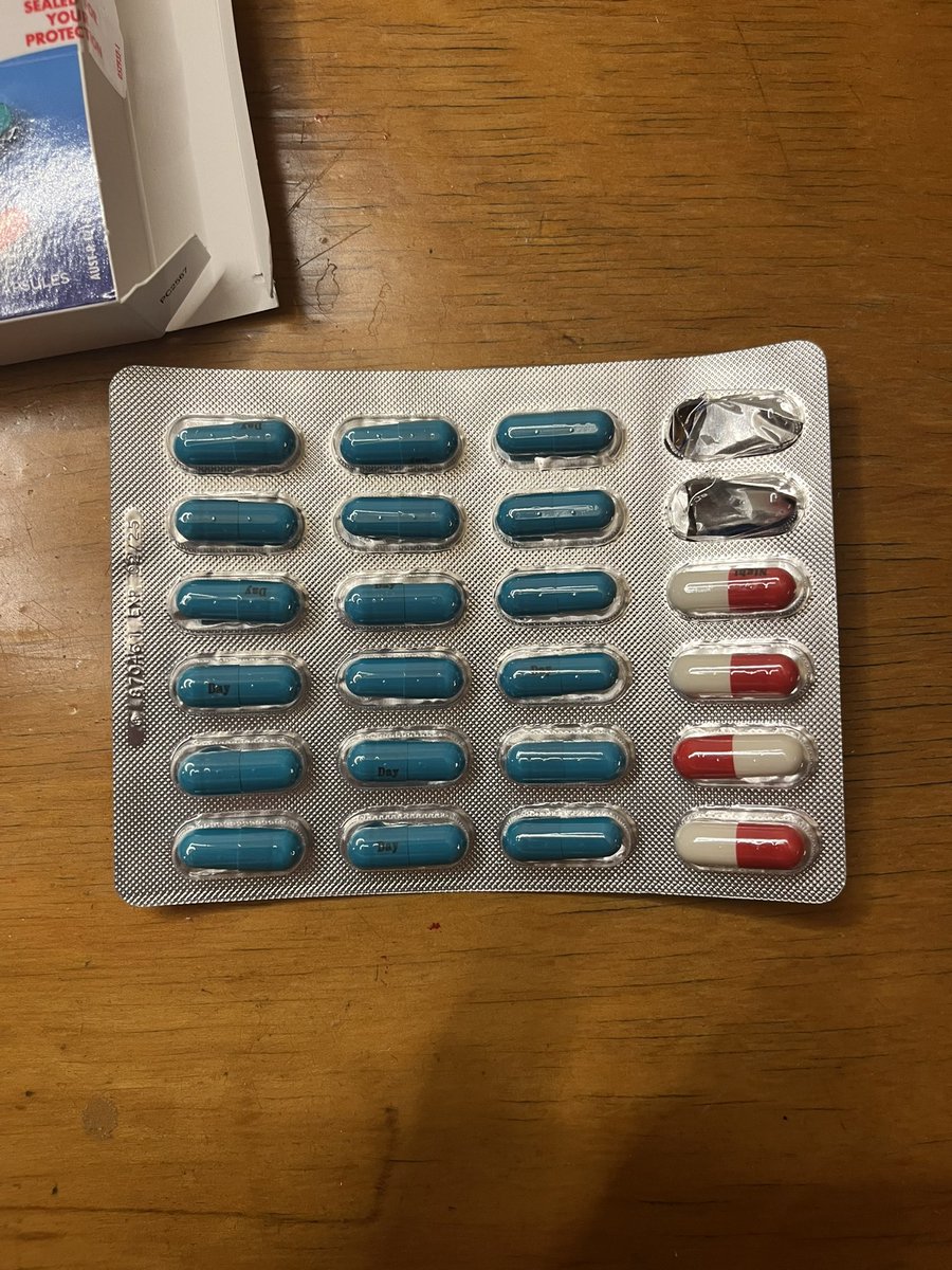 gasmummy's tweet photo. Ok, so red for day, because you need to be alert, blue for night because calm. Ok, Cool cool cool.
Turn package over and … huh??
WHY would they DO that?
Ugh #designfail https://t.co/tpucuYB3lx