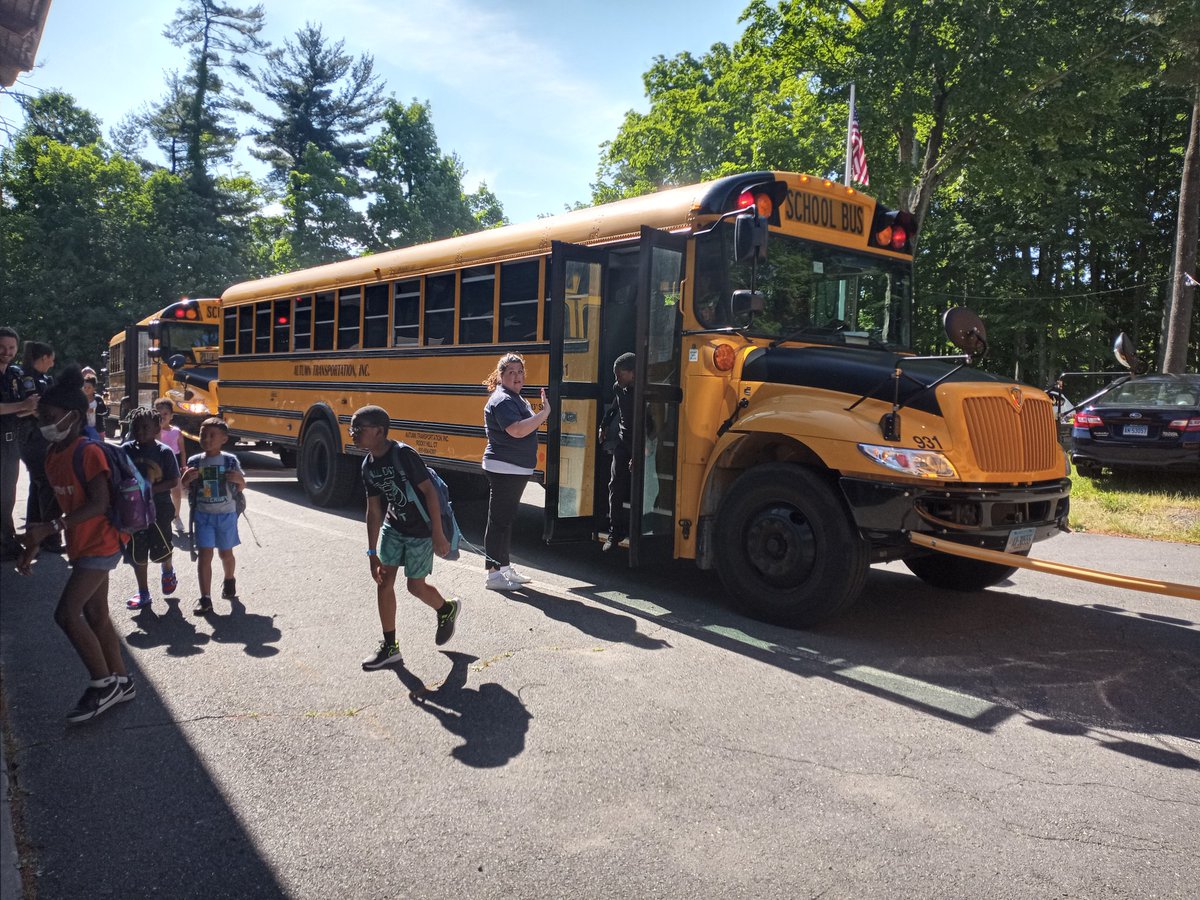 newsgirlct's tweet photo. The campers are here. So much excitement! Have a wonderful summer at Camp Courant all! #Farmington #Hartford #Connecticut #summer #camp @hartfordcourant https://t.co/jQK44FdESd