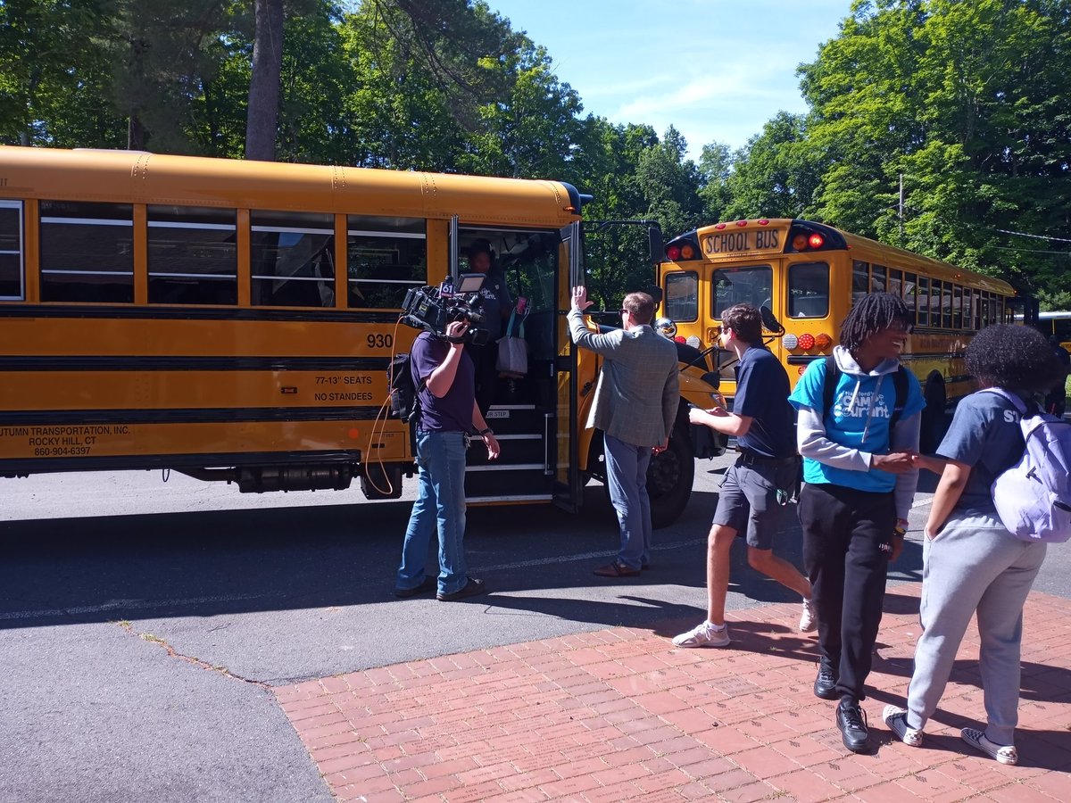 newsgirlct's tweet photo. The campers are here. So much excitement! Have a wonderful summer at Camp Courant all! #Farmington #Hartford #Connecticut #summer #camp @hartfordcourant https://t.co/jQK44FdESd