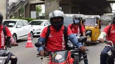 ZeeshanWasim3's tweet photo. 'दलित हूं इसलिए मेरे से खाना नहीं लिया और मुंह पर थूका', 

Zomato डिलिवरी बॉय के आरोपों पर लखनऊ पुलिस ने केस दर्ज किया।

बाक़ी सब ठीक है। 
#Zomato #UttarPradesh @Uppolice https://t.co/RXka2mUmwu
