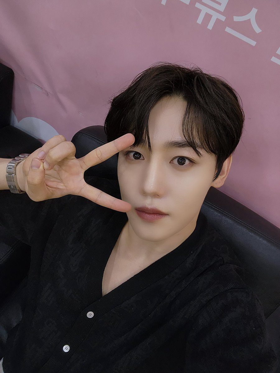 GoldenChild's tweet photo. [💡] #골드니스 여러분!
KBS Cool FM '#키스더라디오'
#골든차일드 #장준 #지범 이 출연합니다. 
하루의 끝은 역시 비키라에서🎵
짱범즈와 같이 즐거운 시간 보내러 와주세요‼️

#GoldenChild #GNCD
#이장준 #LeeJangJun #JangJun
#김지범 #KimJiBeom #JiBeom https://t.co/xtKOupeJo0