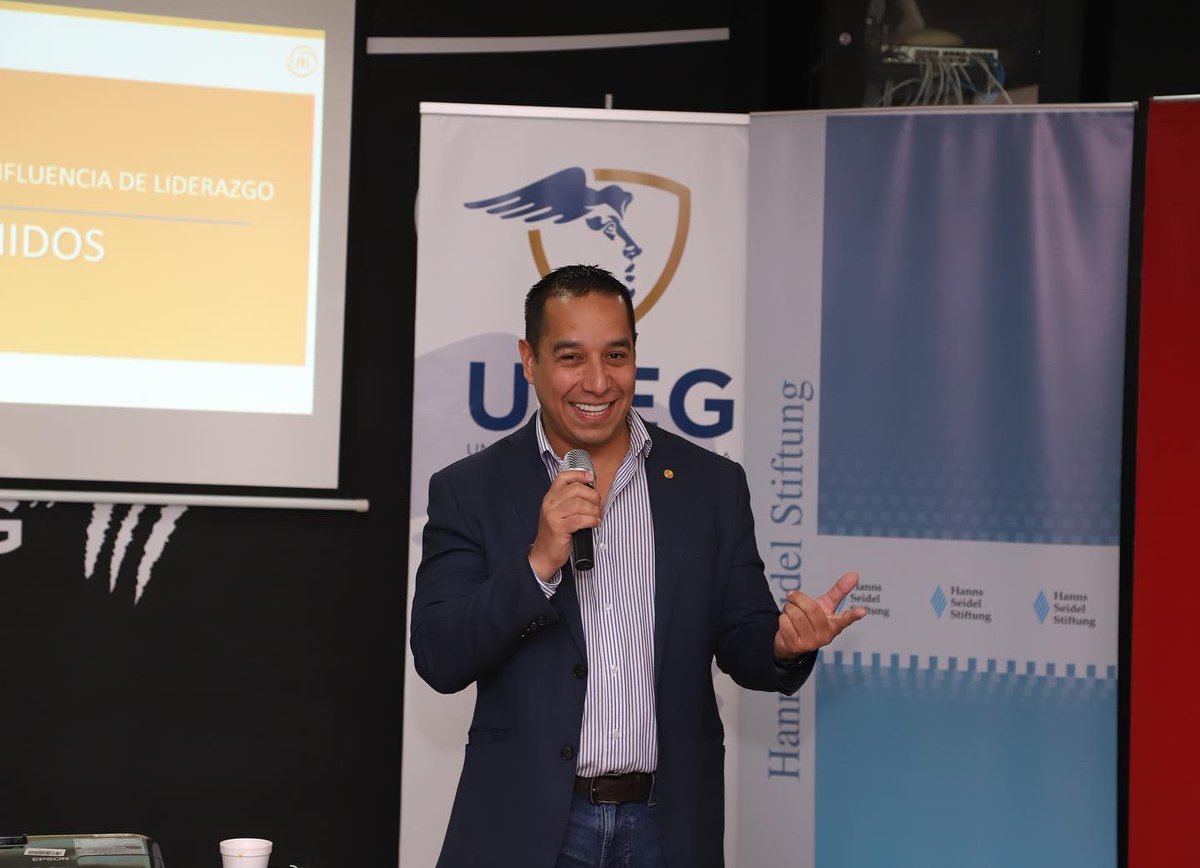 FDLibertad's tweet photo. Nos acompañó Fredy Cambal, Gerente de RRHH de @McDonalds_Ecu. 

Su taller fue sobre “Inteligencia Emocional y trabajo en equipo”. Nuestras alumnas pudieron poner en práctica lo expuesto a través de un ejercicio 🌟 @CristinaReyesec @fhs_ecuador https://t.co/SwSM30iG4v