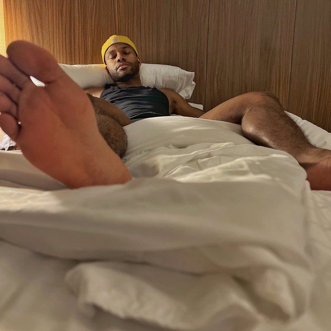 Watch Foot Bae's leaked NSFW photo on TwXstars