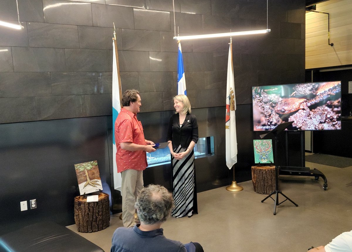 Pour tous ses accomplissements auprès des milieux naturels de Châteauguay, j'ai remis la médaille de l'Assemblée nationale à Monsieur L'Écuyer.🏅🌳

Merci Luc pour ton travail extraordinaire et bonne retraite!