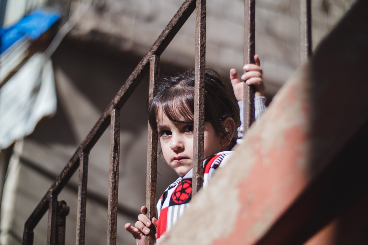 RightToPlayIntl's tweet photo. Displaced children face an uncertain future, one where the excitement of being a child is buried under grief, loss &amp; anxiety. Right To Play helps children access the healing power of art so they can reclaim their childhood.

Find out how: https://t.co/JCufc8AAUb

#WorldRefugeeDay https://t.co/LP6YnOwrfP
