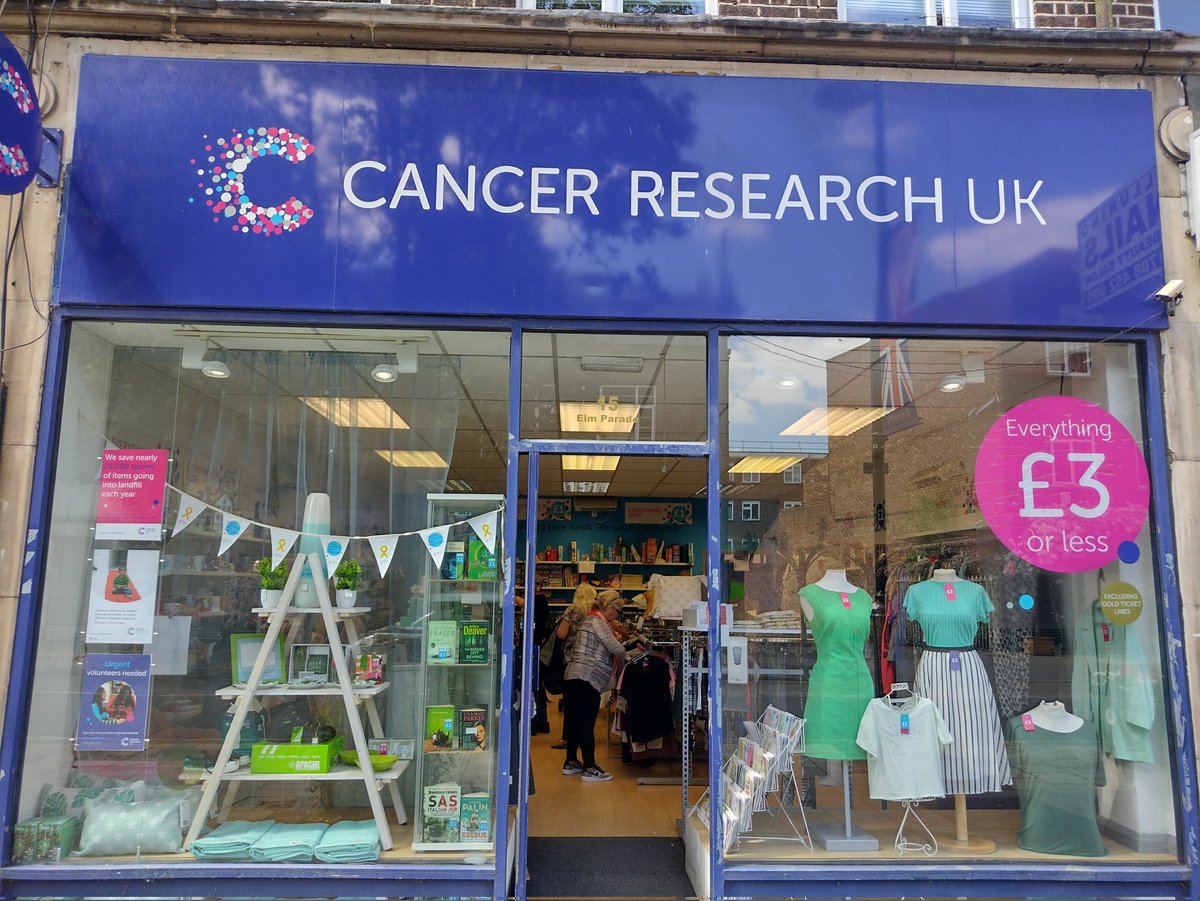 ElmParkShop's tweet photo. Today's window display
#cruk
#green
#windowdisplay https://t.co/oDxchlefod