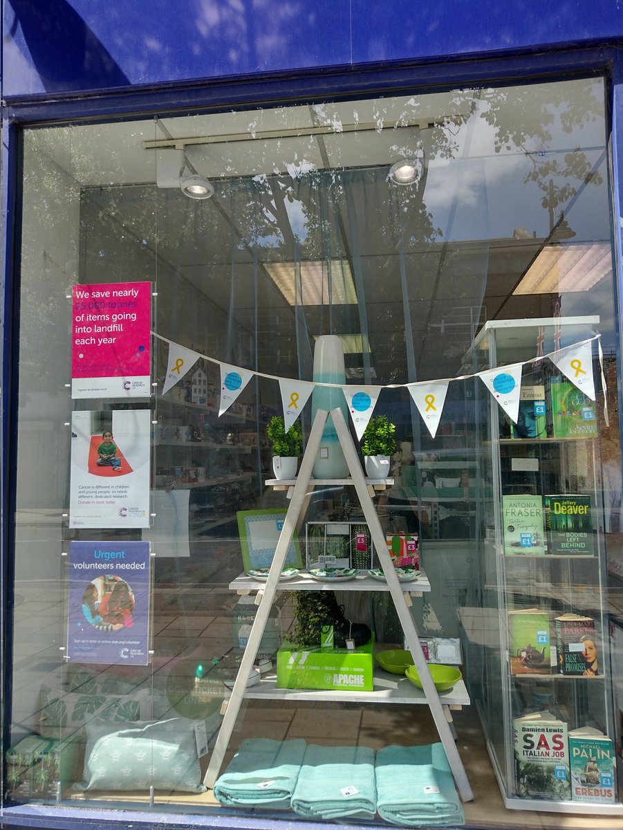 ElmParkShop's tweet photo. Today's window display
#cruk
#green
#windowdisplay https://t.co/oDxchlefod