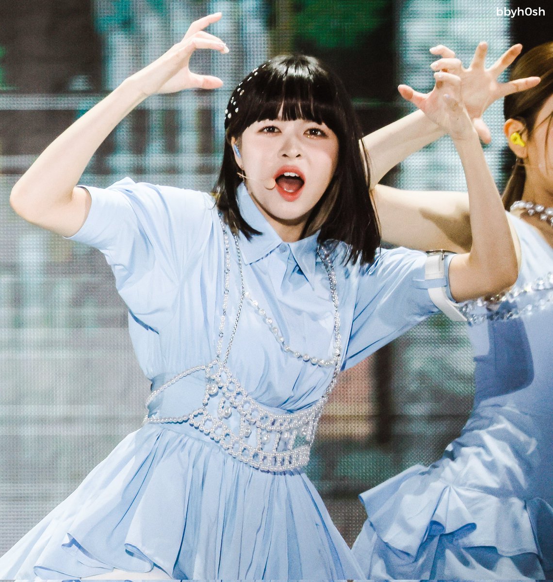 기지믹스 ⚪ on Twitter "LILY'S EYES ARE SO CAPTIVATING 👀 ️ NMIXX NSWER NMIXX_official"