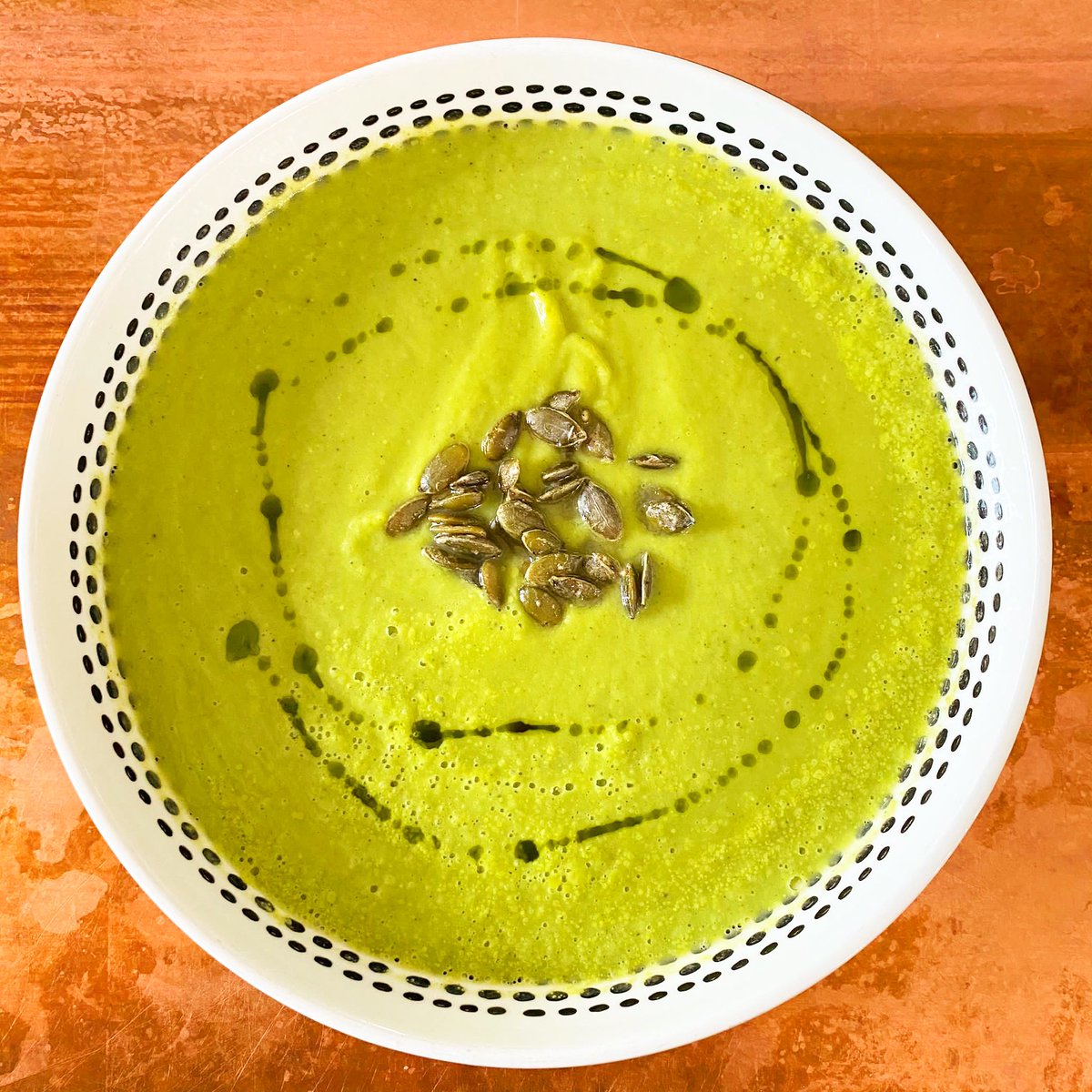 Another banging dish from our summer menu 🤩 Broccoli and roasted garlic soup topped with toasted seeds 👅🥦✨🧄👌🏼

#veganpub #summermenu #SummerVibes #London #beergarden