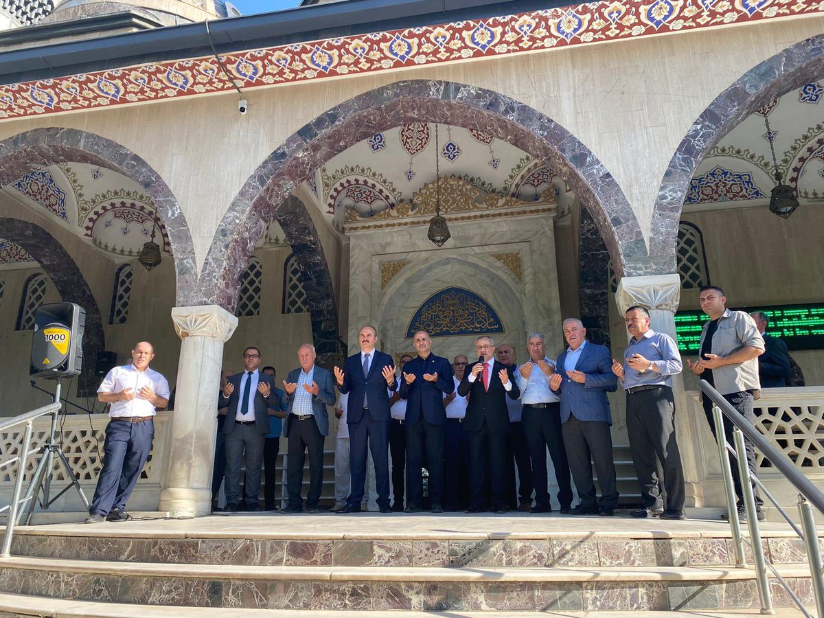 Hac farizasını yerine getirmek için Batman’dan kutsal topraklara hareket eden hacı adaylarını uğurladık.

Rabbim sağ salim gidip dönmeyi nasip etsin. İbadetlerini dergah-ı izzetinde makbul eylesin.