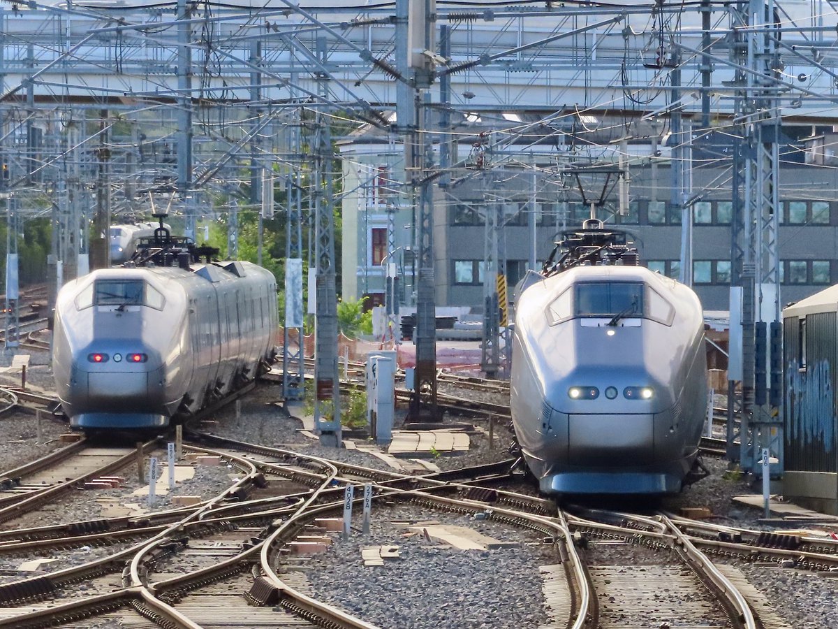 HiPa125's tweet image. ADtranz 210km/h #Class71 EMUs plying the 48km-long Oslo Central-Gardermoen high speed line

🇳🇴
20/06/22