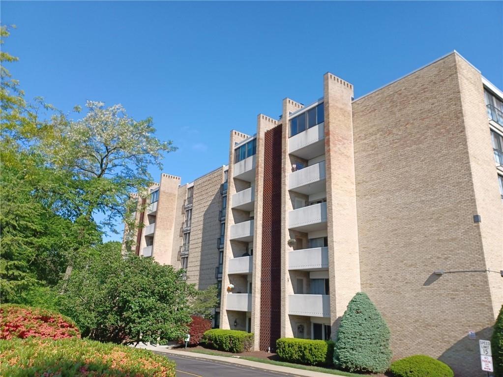 ReMaxPittsburgh's tweet image. New Listing! $154,900.00, 2BR, 1BA, 55 Highland Road 605, Bethel Park, PA 15102, Full Details 150492733.homesconnect.com/Listing/317911…