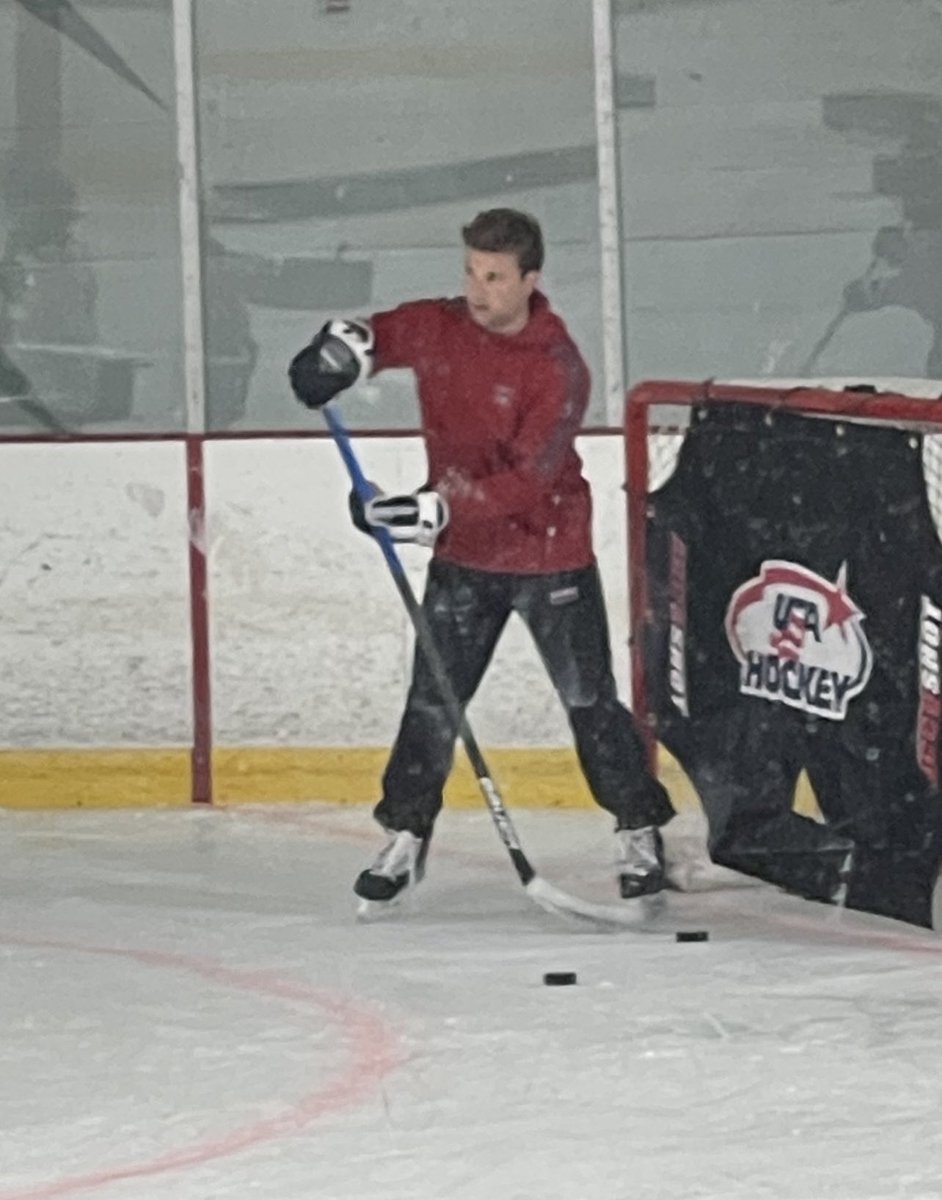andystrickland's tweet photo. Big shoutout to @Chris_Wideman and @awides10 who are giving back to #stlhockey this week with their annual @WidemanBrosHS #GoHabsGo https://t.co/8sgZf7z1Hl