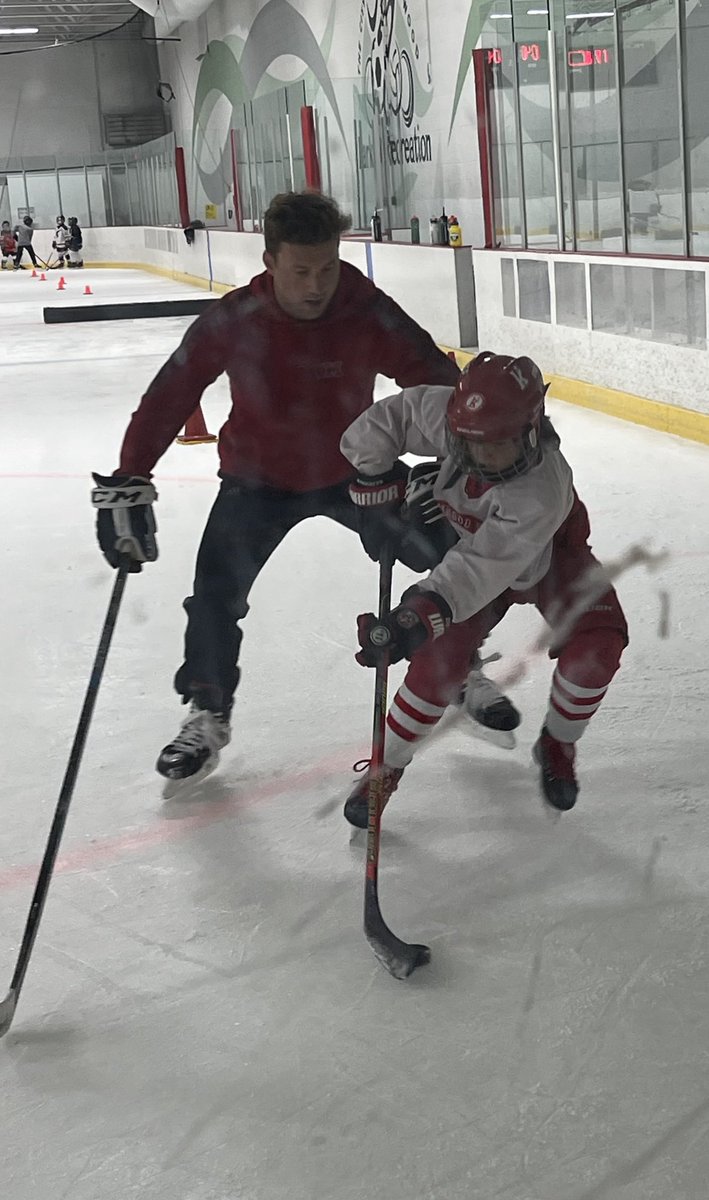 andystrickland's tweet photo. Big shoutout to @Chris_Wideman and @awides10 who are giving back to #stlhockey this week with their annual @WidemanBrosHS #GoHabsGo https://t.co/8sgZf7z1Hl