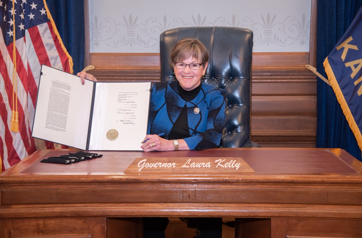 GovLauraKelly's tweet photo. Today I ceremonially signed bipartisan legislation to legalize sports betting in Kansas. This bill is a common-sense solution that will keep Kansans' money in Kansas. https://t.co/oVZiPUl6Ir