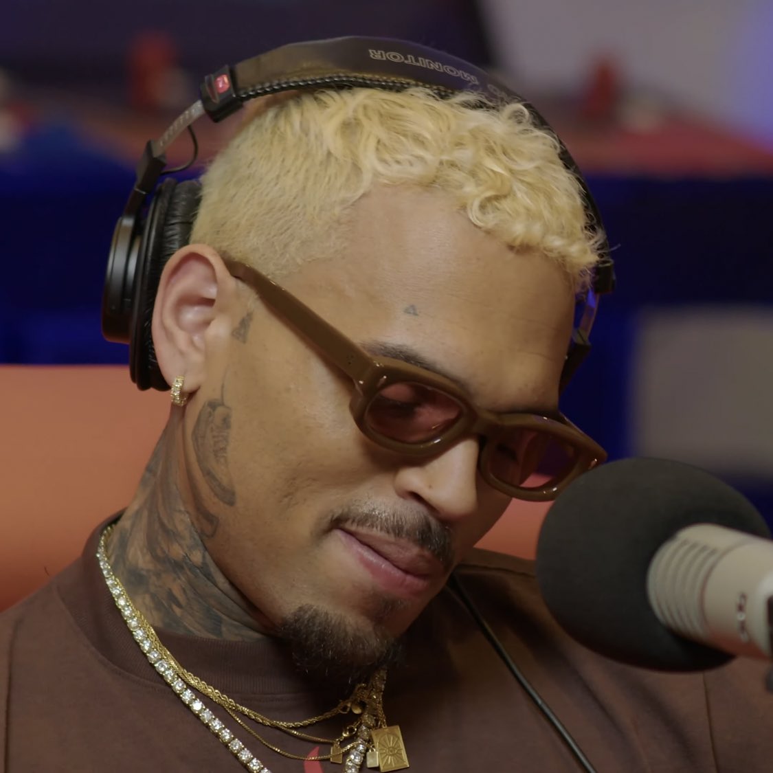 HotFreestyle's tweet image. Chris Brown speaks on people comparing him to Michael Jackson:

“That’s cap. I wouldn’t even be breathing or even be able to sing a song if that man didn’t exist. He’s light years ahead”
