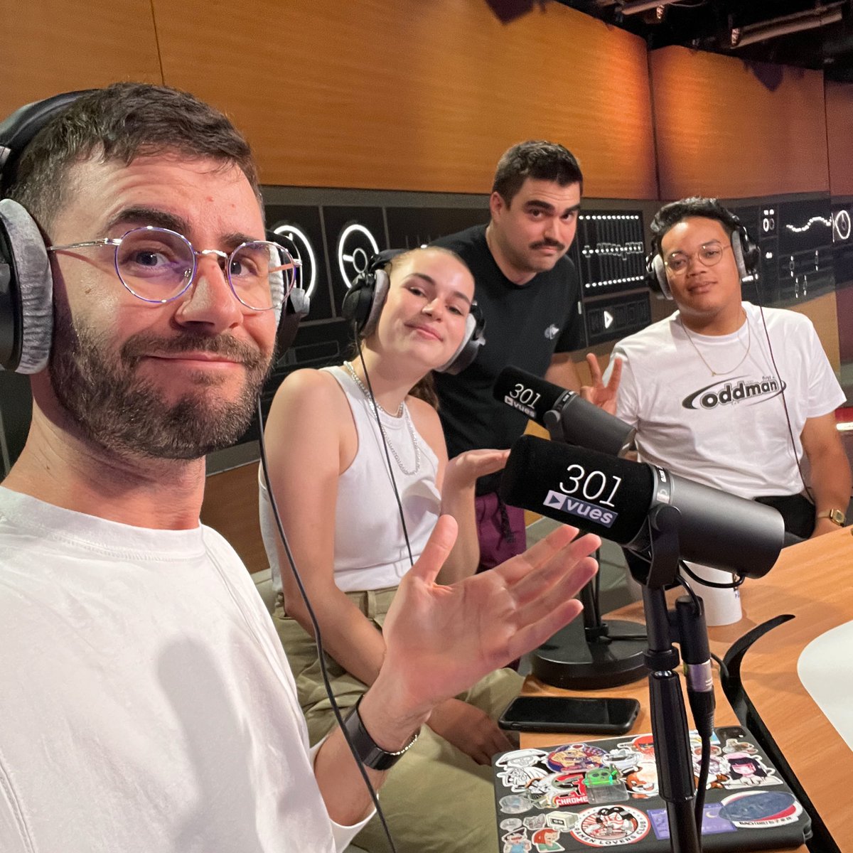 cyprien (@monsieurdream) on Twitter photo On est en live MAINTENANT
Avec <a href="/adelecastillon/">Adèle Castillon</a> <a href="/theobabac/">TheoBabac</a> <a href="/etienne4u_/">Etienne 4U</a>
➡️ twitch.tv/cyprienlive
➡️ twitch.tv/cyprienlive On est en live MAINTENANT
Avec <a href="/adelecastillon/">Adèle Castillon</a> <a href="/theobabac/">TheoBabac</a> <a href="/etienne4u_/">Etienne 4U</a>
➡️ twitch.tv/cyprienlive
➡️ twitch.tv/cyprienlive