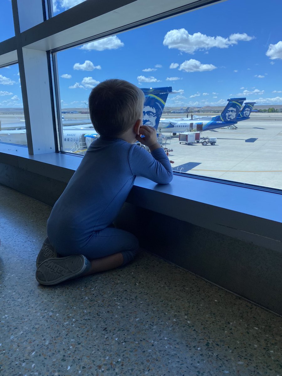 SinglBecause's tweet photo. Future @AlaskaAir pilot here https://t.co/xa3Ife2Wxs