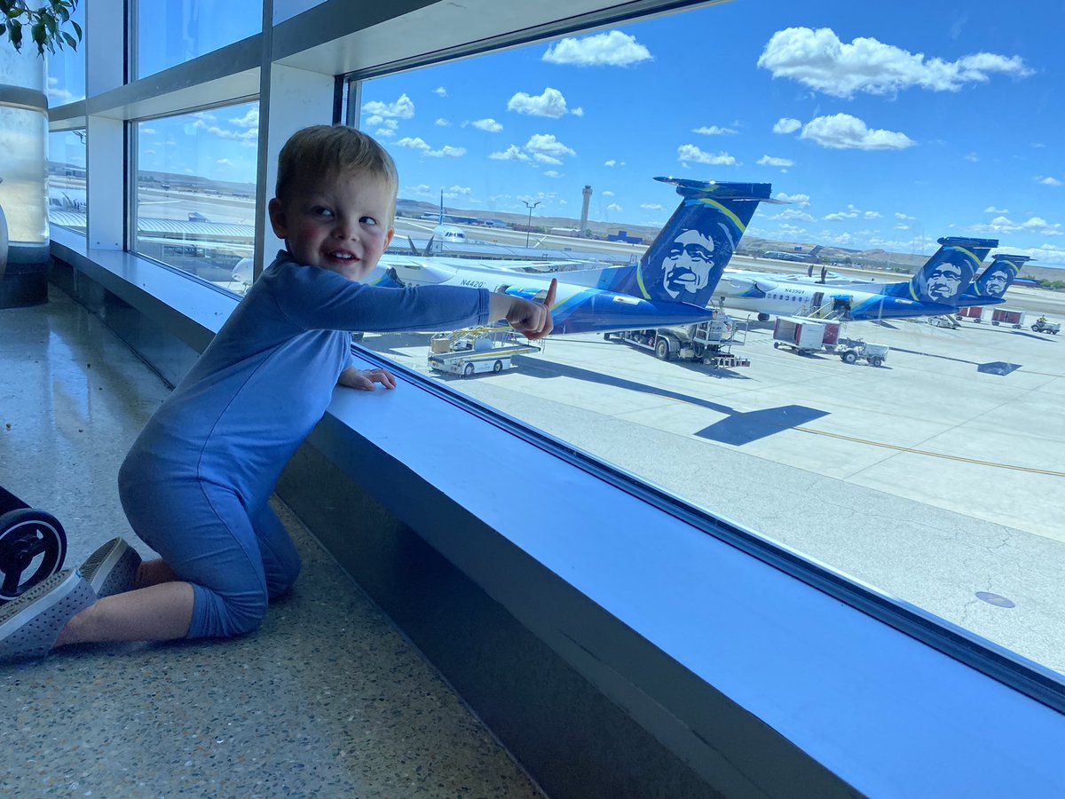 SinglBecause's tweet photo. Future @AlaskaAir pilot here https://t.co/xa3Ife2Wxs