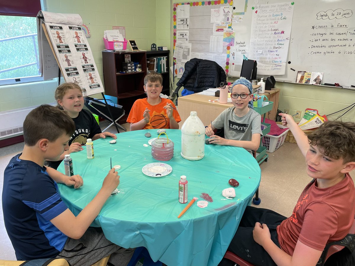 MissPower709's tweet photo. Painting some rocks for the learning garden this morning π¨ #lastweekfun #littleartists @Goulds_Elem https://t.co/0WZrnhpheF