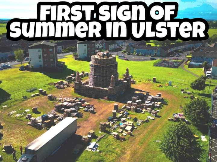 LCRbonfire's tweet photo. First signs of summer in Ulster as ANOTHER 40 footer lorry arrives @ LCR headquarters Portadown 🇬🇧🇬🇧 #corcrain #redmanville #portadown #ulster #northernireland #british #itshappening #protestant #culture #12thjulycelebrations https://t.co/qWAroCTJUS
