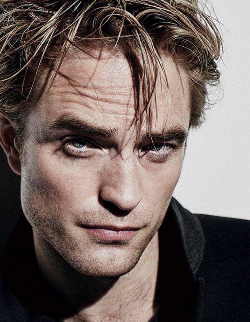 BuzzFeedBrasil's tweet image. Robert Pattinson é eleito o homem mais bonito do mundo, de acordo com a ciência.