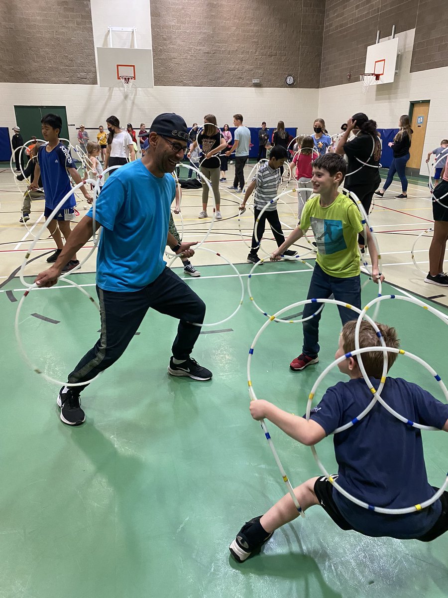 We kick off the afternoon with Lawrence Roy Jr. as he teaches us hoop dance. We made an 🦅 ,🦋 and🐍. <a href="/MontgomeryElem1/">Montgomery Elementary School</a> <a href="/StoonPubSchools/">Saskatoon Public Schools</a> #spslearn