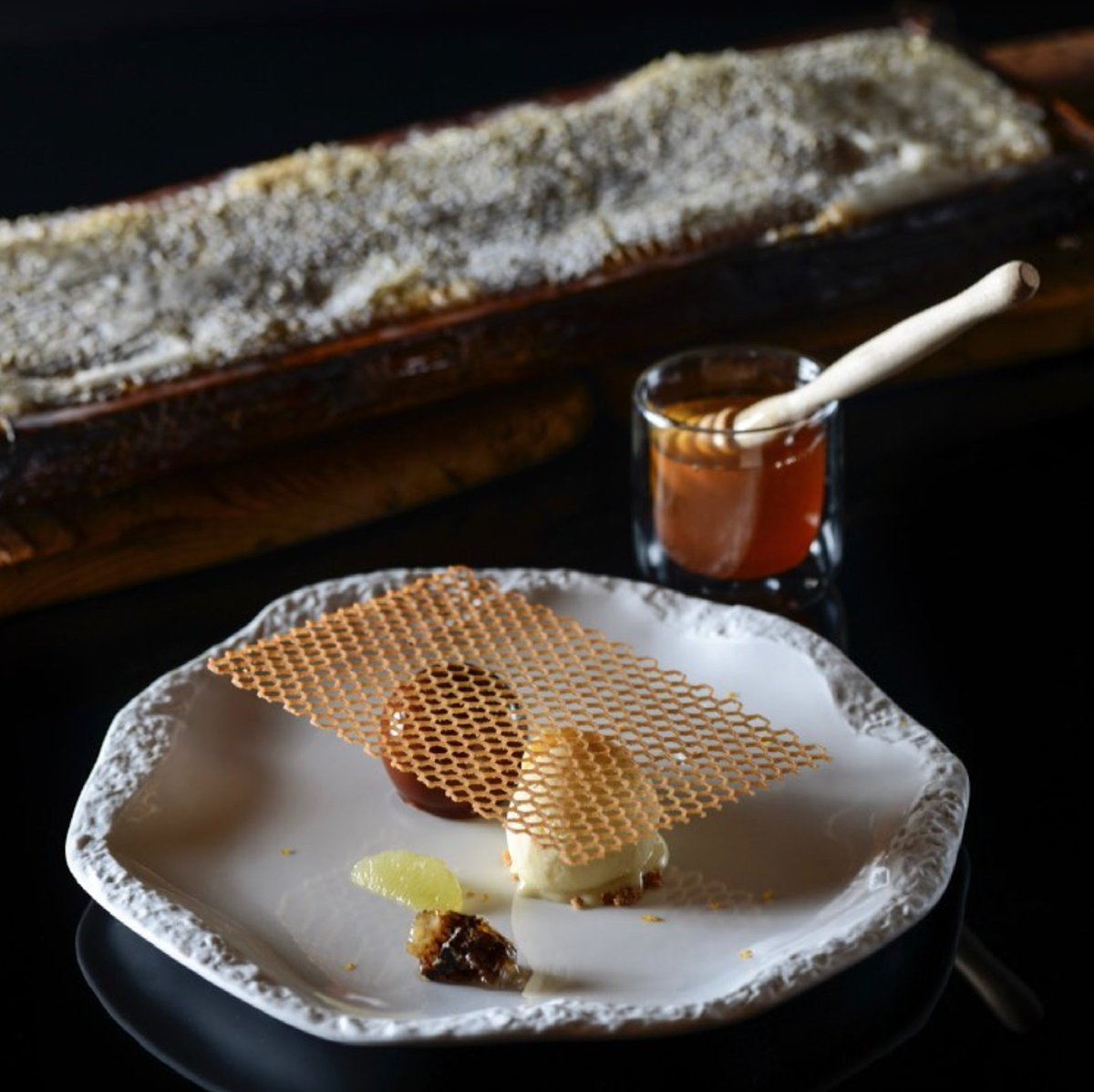 Pordamsa's tweet image. Honey · Miel · Mel 🐝⁠
⁠Chef creation @restaurantekrin - Laurent Azoulay
⁠
#pordamsa #pordamsaplates #handmadetableware #tableware⁠
#culinarylife #foodphotography #instapic #cheflife #chefofinstagram #foodlovers