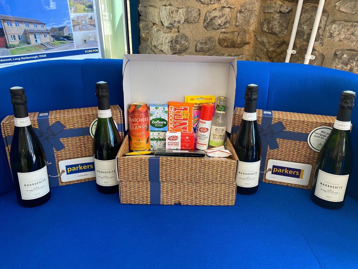 parkers_witney's tweet photo. It’s been a good Monday 😃

FOUR completions today! More treat boxes for our new homeowners! 🏡🥳🥂🍾

And a beautiful bunch of flowers for us from one of our lovely vendors! Thank you 😊

#completionday #goodiebox #newhome #movingday #estateagent #localpropertyexperts #property https://t.co/y1l4X0FbyQ