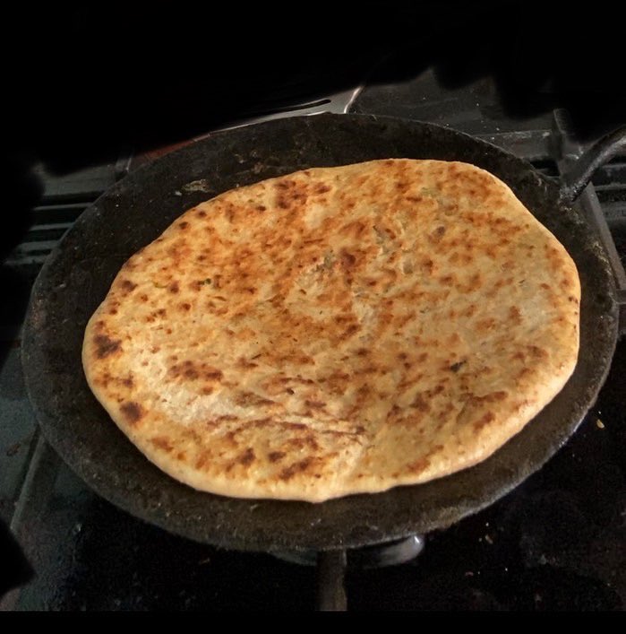 DeccanTiffin's tweet photo. I do love a stuffed parantha. Made these with Mooli (Daikon) which is a popular stuffing in Delhi. Just grate the Mooli - season, add a bit of coriander, overfill and roll. These are good hot off the tawa or a few hours later. Great for a picnic or long drive.
#stuffedparatha https://t.co/CJ91SXvo2j