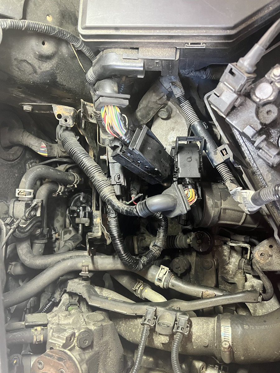 Auto_Lass's tweet photo. What an absolute pain in the anus this was today. Full service on a Honda Civic ….. Can you see the fuel filter? A little easier to spot after having to remove the air box & ecu 🙄 #shitdesign #honda there was some colourful language in the workshop today !!! #tired https://t.co/OzeG7tjCkw