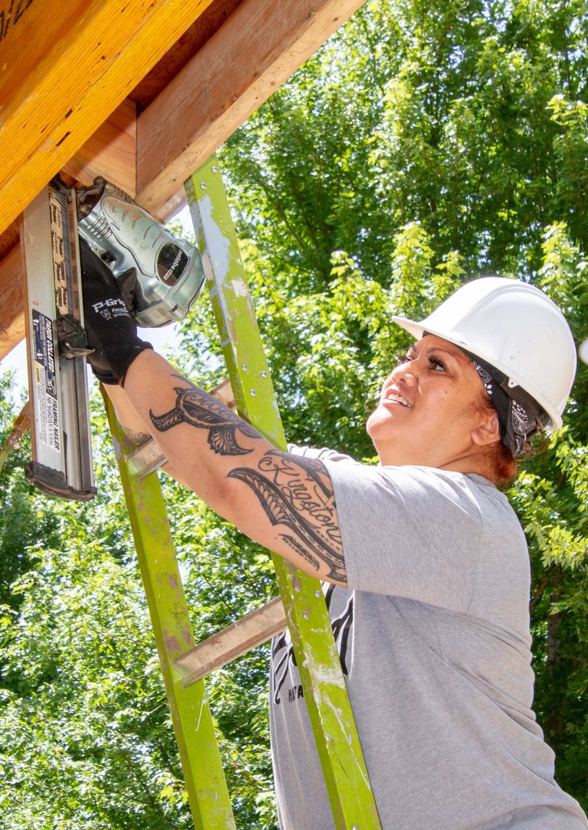 Uaw249's tweet photo. The @Uaw249 Community Service Committee organized & worked with our Women's Committee to volunteer @ Habitat for Humanity #WomenBuild. Working to build affordable housing for local families was such a rewarding experience. #local249 #UnionStrong #unionproud #habitatforhumanity https://t.co/LKTG6wrryC