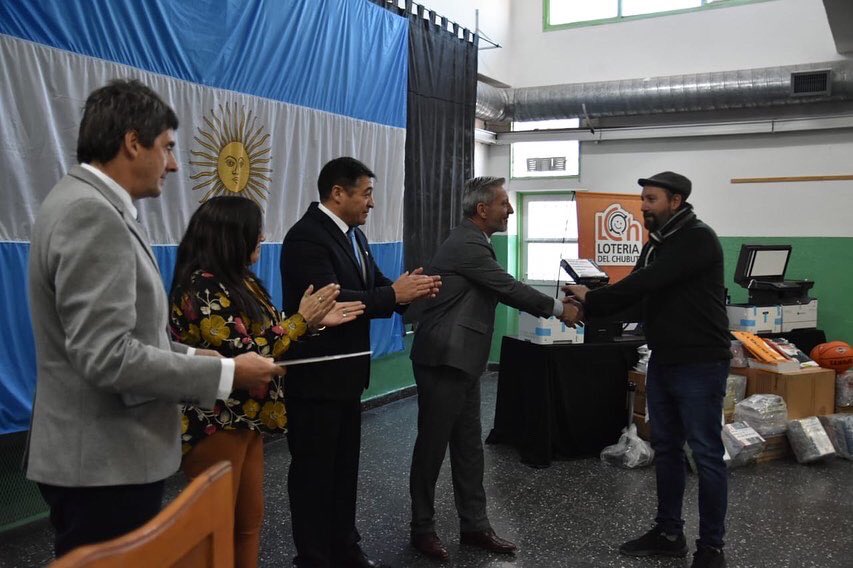 arcionimariano's tweet photo. 📍#PasoDeIndios

Nuestro objetivo es generar las mismas oportunidades para las y los chubutenses de cada rincón de nuestra provincia. 

➡️Entregamos aportes, recursos y equipamiento a establecimientos educativos e instituciones sociales de la localidad. https://t.co/LW7Tp3bWm8