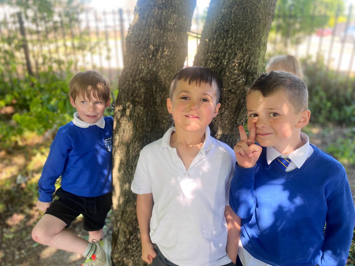 MissCleaver's tweet photo. 🐝We have been loving the @30DaysWild  challenges! So far we have learned about 🌳 and hugged one 🤗, enjoyed a 📚 outside, built a 🪲hotel, had a sensory walk and much more! 🦋#vpsstem https://t.co/9rnPFZhxWy
