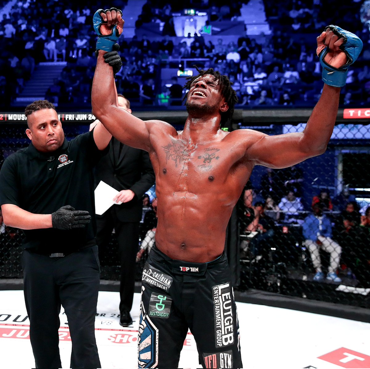 Biyongmma's tweet photo. Earned everything i have with my sweat, blood and tears, try to stop me, its gonna be the hardest move of your life.
#hemlè #teamhemlè #trytostopme
📸: @lucasnoonan1 @BellatorMMA https://t.co/DSHW3vWpbl