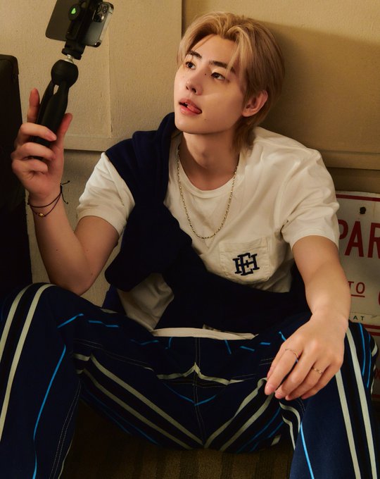 FVtA115VUAAk-9r?format=jpg&name=small