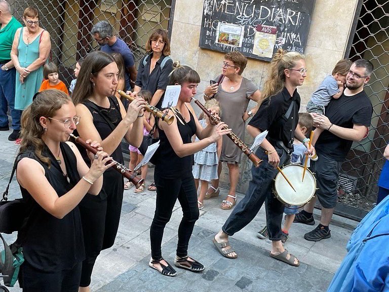 D’ahir amb <a href="/LesAntines_/">Les Antines</a> acompanyant la Mulassa. Ja queda menys per un Sant Pere ben especial 🌻💜 <a href="/ReusCultura/">Reus Cultura</a> <a href="/reus_cat/">Ajuntament de Reus</a> <a href="/FestaMajorReus/">Festa Major Reus</a> #reuscultura #reus