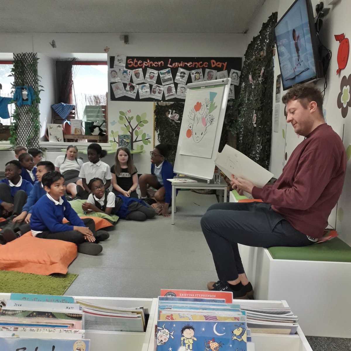 MancLibraries's tweet image. An absolute joy to host author Jarvis with his book #TheBoyWithFlowersInHisHair at #GortonLibrary last week. Hugely impressed by the talented drawings of children from  @StJPrimary. @heyimjarvis made us all giggle!
#FestivalOfLibraries @MCRCityofLit