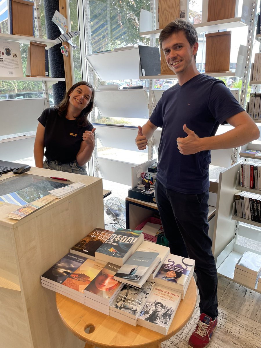 Un grand merci à deux petits nouveaux : les libraires Adrien et Charlotte de #carnac qui nous ont accompagné si gentiment et si professionnellement pendant <a href="/CarnacLAirLivre/">CarnacALAirLivre</a> …