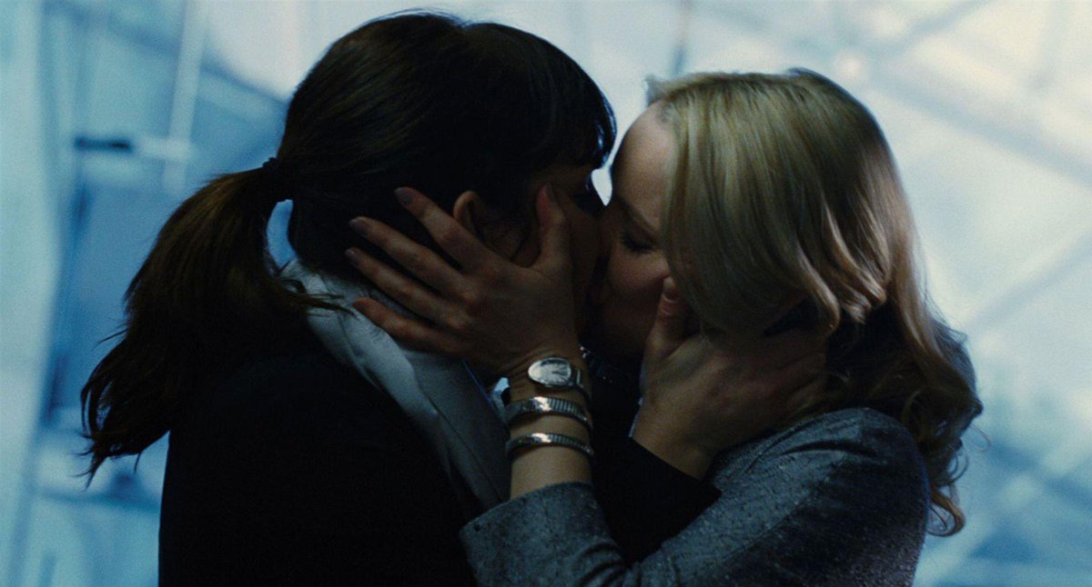 <패션, 위험한 열정, 2012> 레이첼 맥아담스가 개집착 레즈비언으로 나오는 영화를 추천합니다 다만 고전적인 연출이 꽤 있고 황당한 영화임 ㅠㅠㅋㅋ...