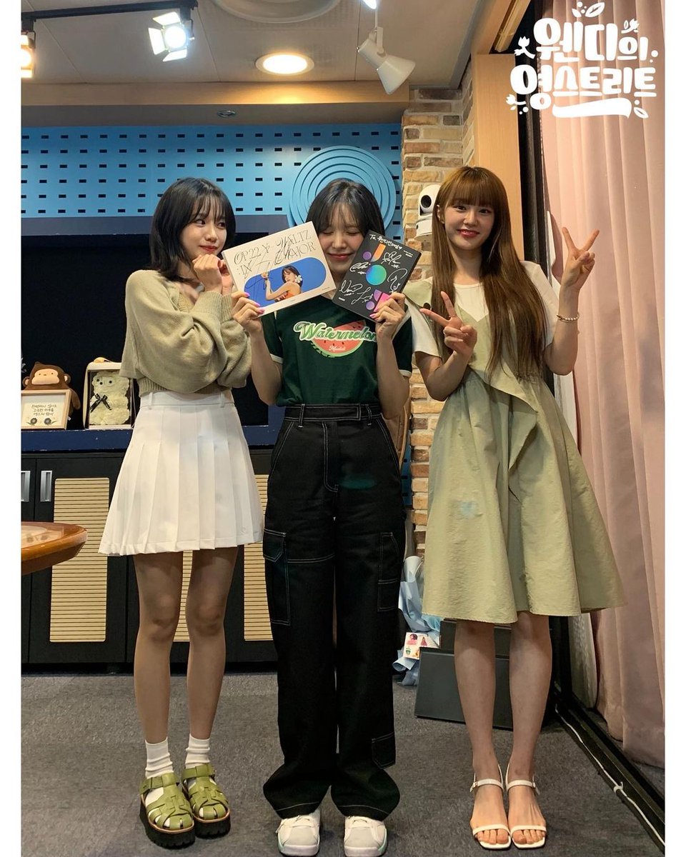 IZONEGLOBALTWT's tweet photo. 📸 [PHOTO] 220620 SBS Young Street Instagram update with Yuri

🔗 https://t.co/x7AOaxNYVe

#조유리 #JOYURI #ユリ @JOYURI_offcl https://t.co/7rMdMCg4hV
