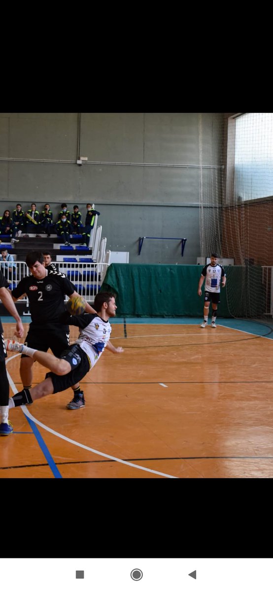 Comenzamos la semana con más renovaciones, está vez es la de Fede Arjona jugador versátil que aplica su buen juego en 40×20 y estará a las órdenes de Curro Lucena.
Siendo su segunda temporada con equipo senior.
Bienvenido y mucha suerte..!!