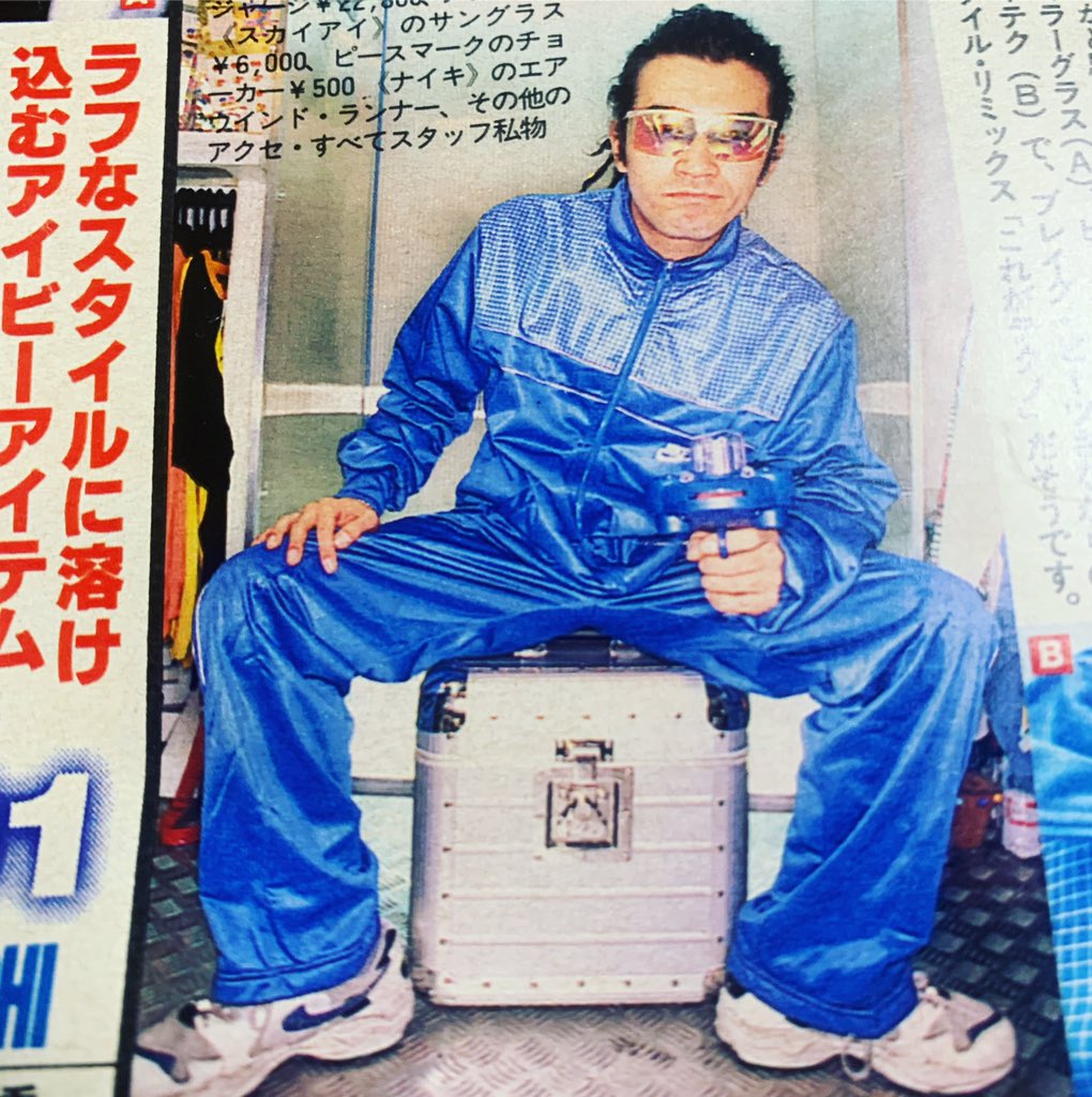 supa09wears's tweet photo. めっちゃくちゃありがとうございます。ご購入の皆さんのコメントが泣けます、嬉しいありがとうございます。

まだ在庫は変動していますので少しチェックしてくだされば嬉しいです。当時の写真もめっちゃびっくり！！見つけてくれてありがとうございます！

https://t.co/pfb8XOSgyL https://t.co/JS7np9ZrX7