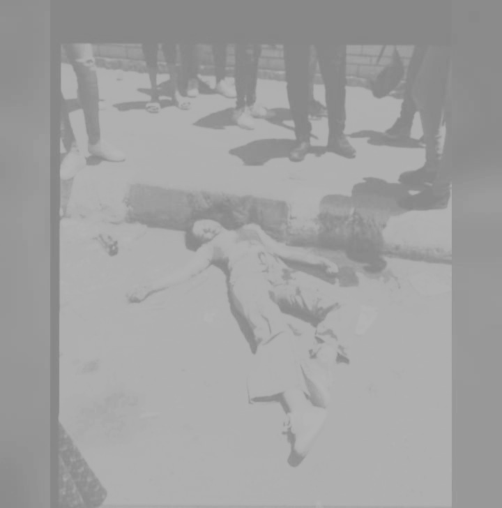 Lp9999Lp's tweet photo. سؤال للنقاش
الناس بتقول ازاي الناس دي واقفه ومش بتدخل تنقذ الموقف فهل لو انته مكان الحادث وشايف واحد ماسك سطور لبنت ومش في وعيه ، هل الموقف ده هيكون سهل بالنسبالك وتدخل لواحد مجرم زي كده وسط المدينه؟!
 #جامعة_المنصوره
#حق_نيرة_أشرف https://t.co/cj8Uvl9H8h