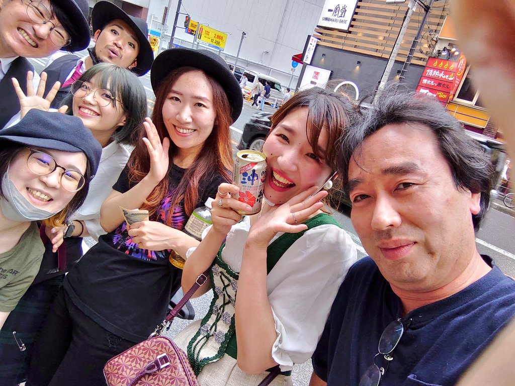 beergakudan's tweet photo. 梅雨のビアまつり〜🍺\(´∪`)/🍺

遊びに来てくださった皆様💕
ありがとうございました(p´u`q)
楽しかったー！！！

一緒に盛り上げてくれたPennyNotesさん！これからも仲良くしてください🍀
そして！ドンキ様々！

皆様のおかげさまです♥️

#麦酒楽団
#ビアまつり
#PennyNotes
#ドンキストリート https://t.co/ULKO4nPP0Z