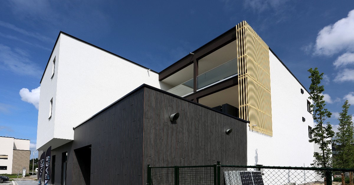 TrespaTweets's tweet photo. Axcis, the architectural company who designed this residence multi-housing complex in Sint-Truiden, Belgium, chose for a perfect mix of Trespaยฎ Meteonยฎ and Pura NFCยฎ.
Find other inspiring projects here: https://t.co/518Q08TgbX
#ThinkTrespa #HPL #ExteriorCladding https://t.co/CLi1toshCH
