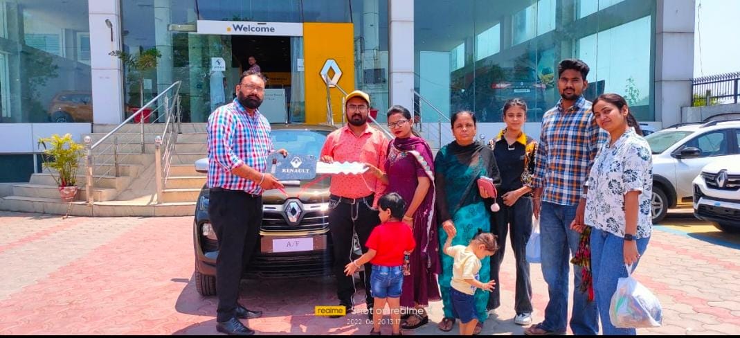 CSC_Punjab's tweet photo. VLE Purchases Renault Car through Grameen Estore in Gurdaspur district of Punjab.

@dintya15 
@ceo_csc 
@jpsinghch 
@PunjabSpm 
@CSC_Punjab 
@CSCegov_ https://t.co/BfEfU9wTgx